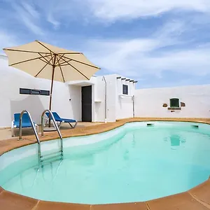 With Amazing Views, Jacuzzi And Private Pool , San Bartolomé España